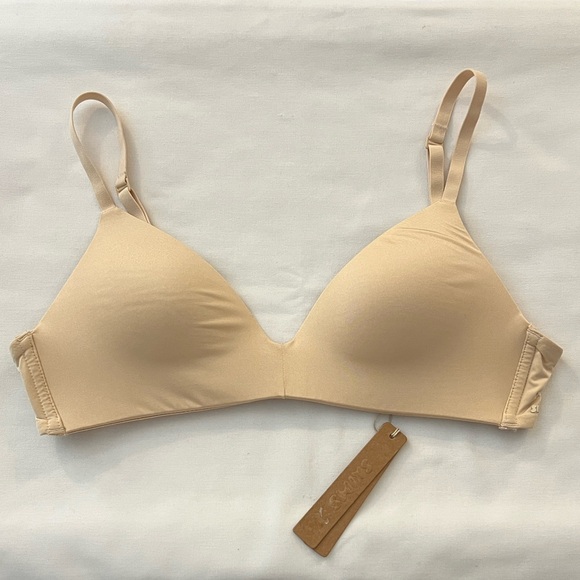 SKIMS WIRELESS FORM T-SHIRT DEMI BRA - Picture 1 of 4